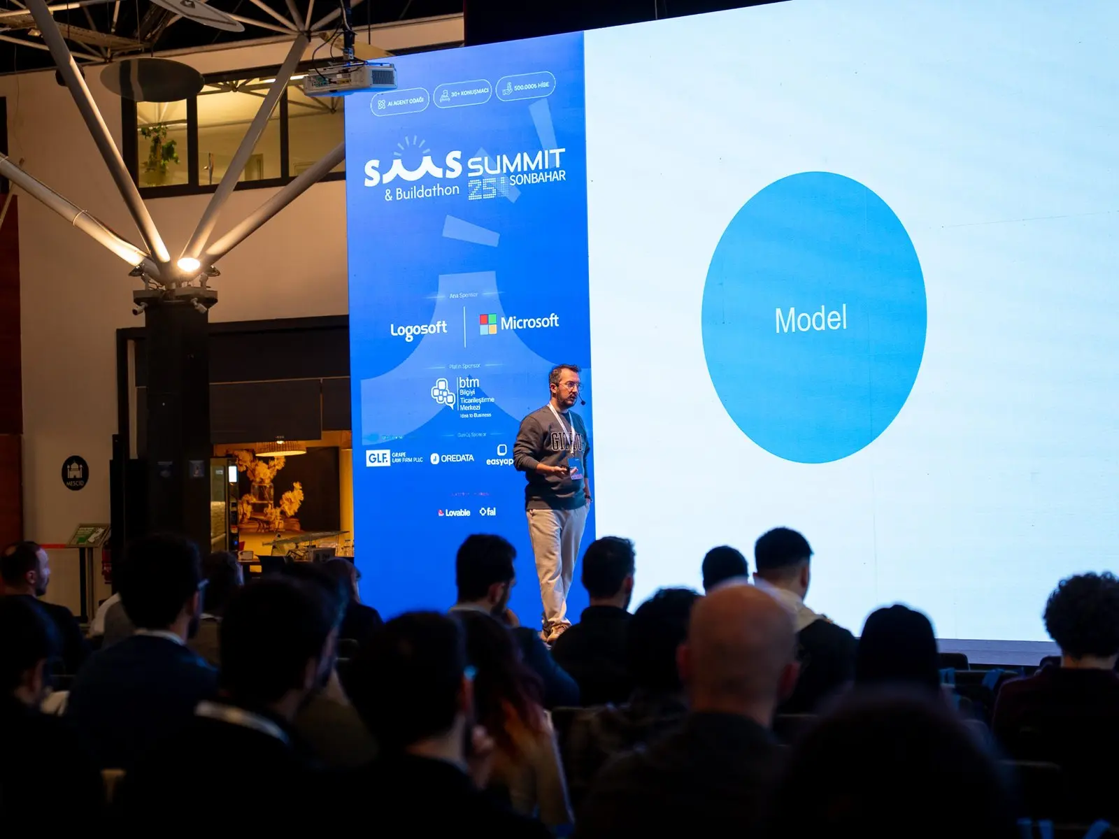 SaaS Bridge Summit 2025 Sahne